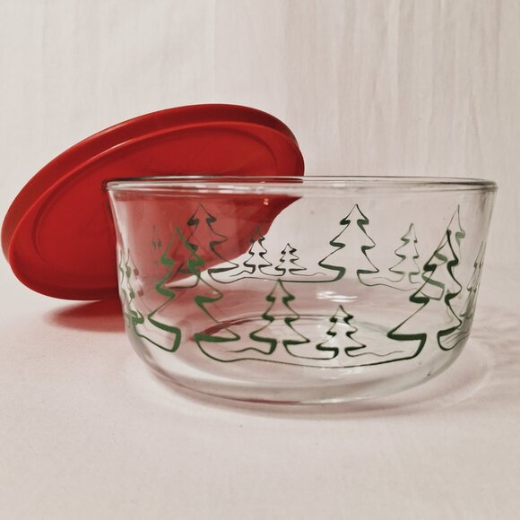 CHristmas Tree Vintage Pyrex Glass Food Bowl 4 Cup, 950 ml, with Lid - Picture 4 of 10